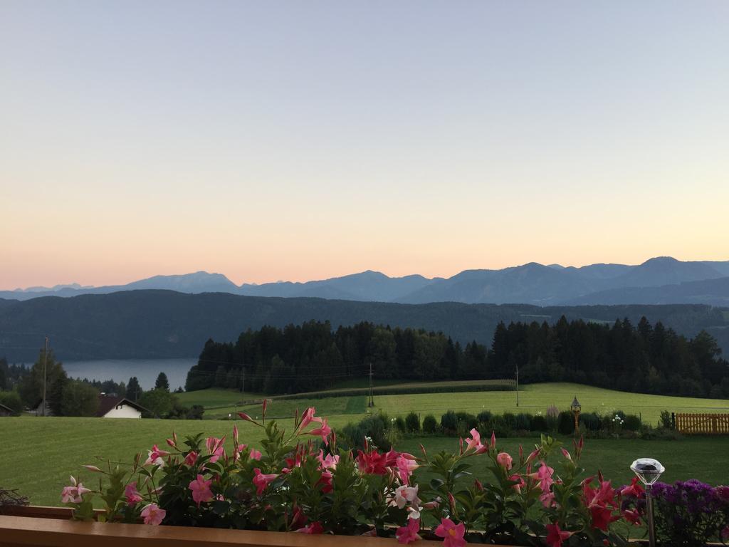 Landhaus Seeblick Hotel Millstatt Exterior photo